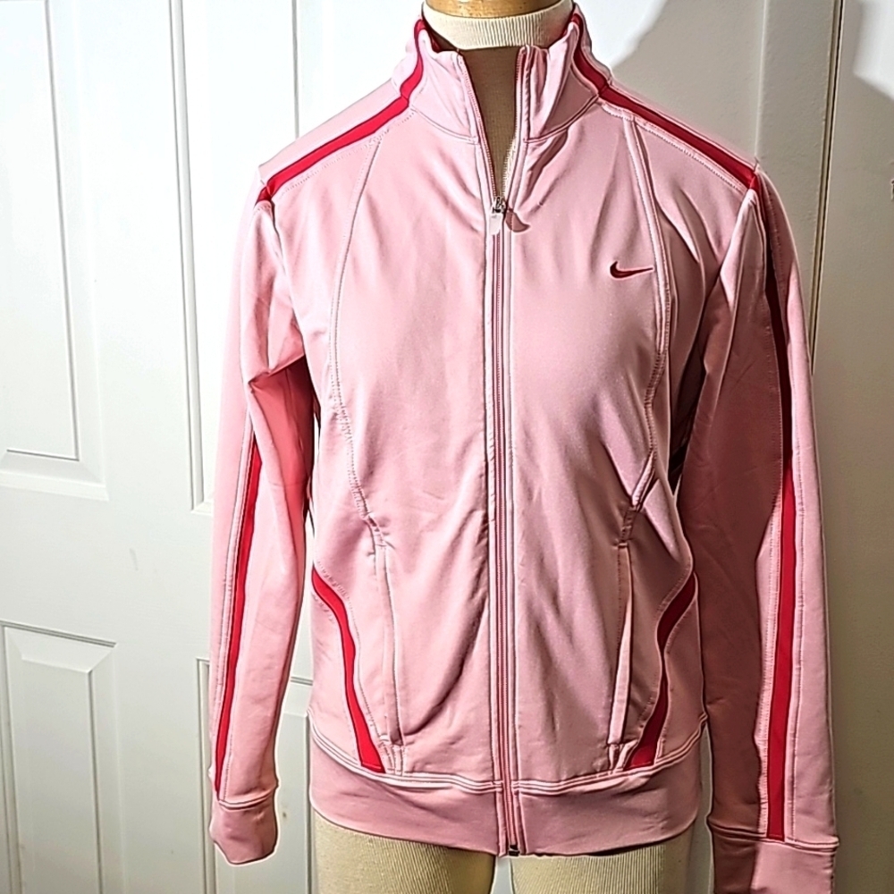 Nike athletic zipper jacket. Pink size medium (8-10) zipper pockets.  Very‎ good